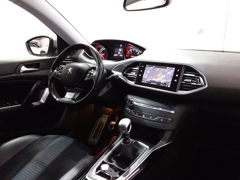 PEUGEOT 308 2019 - Photo n°9