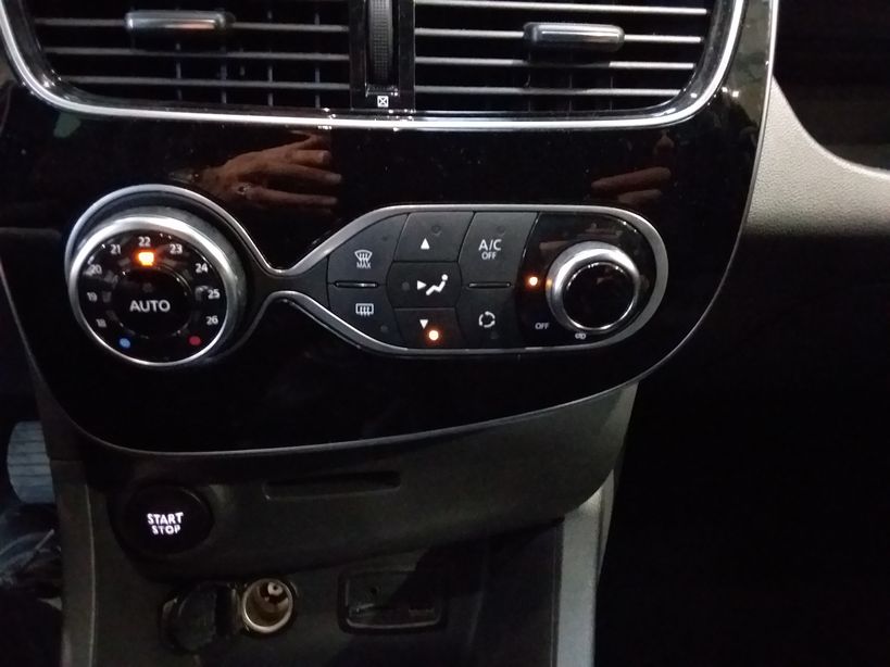 RENAULT CLIO IV 2018 - Photo n°16