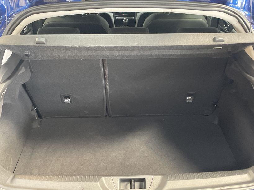 RENAULT MEGANE IV BERLINE 2023 - Photo n°34