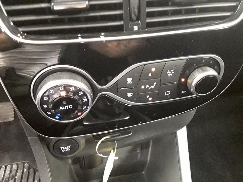 RENAULT CLIO IV ESTATE 2018 - Photo n°14