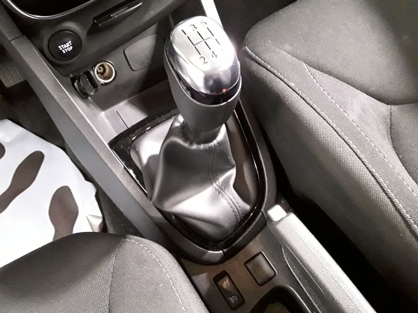RENAULT CLIO IV 2019 - Photo n°16