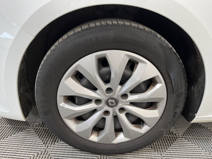 RENAULT MEGANE IV BERLINE 2021 - Photo n°10