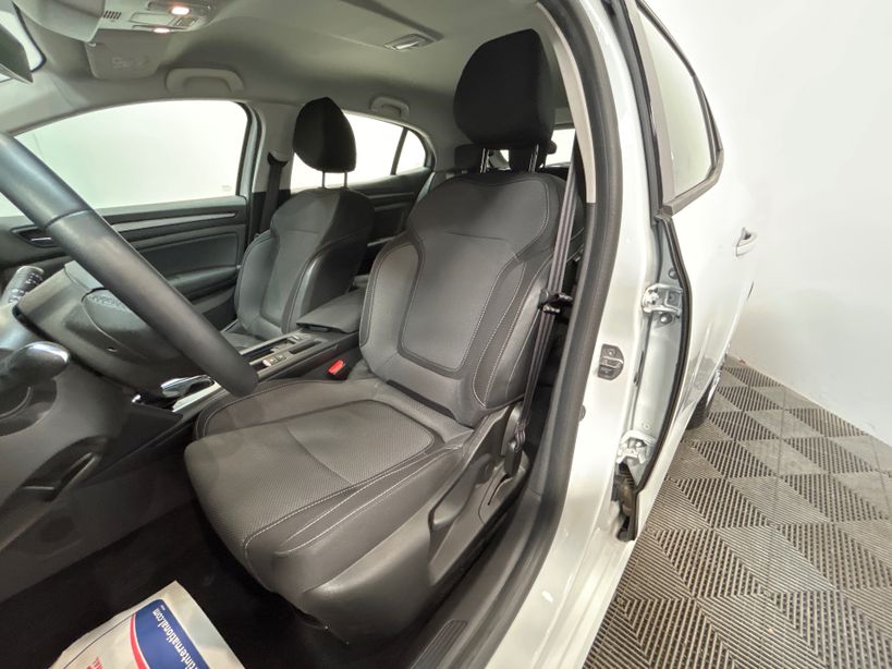 RENAULT MEGANE IV BERLINE 2023 - Photo n°9