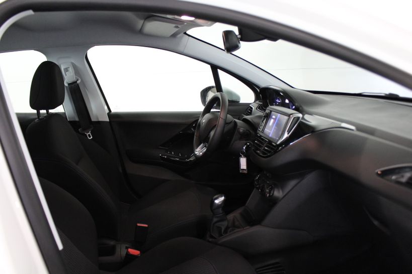 PEUGEOT 208 2019 - Photo n°6