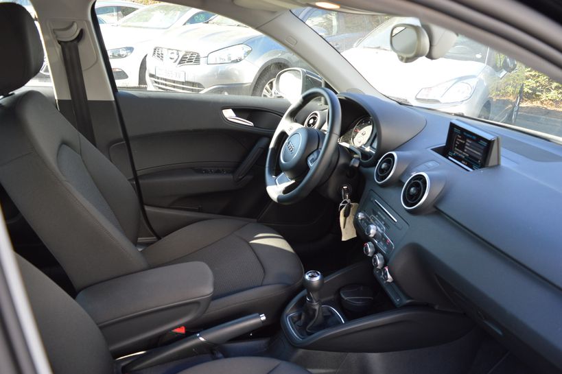 AUDI A1 SPORTBACK BUSINESS 2015 - Photo n°9