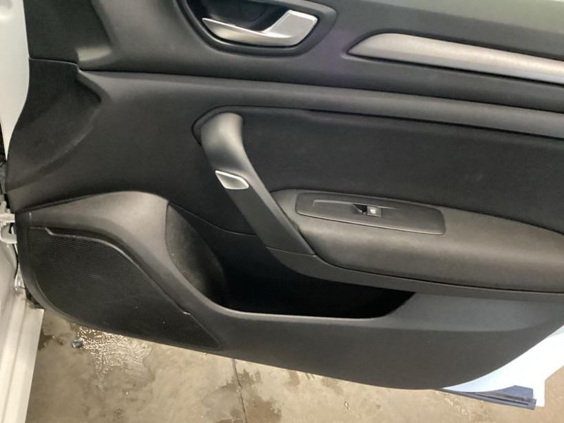 RENAULT MEGANE IV BERLINE 2021 - Photo n°9