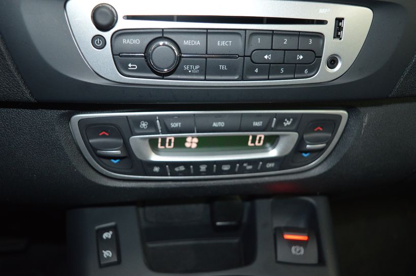 RENAULT SCENIC III 2013 - Photo n°17
