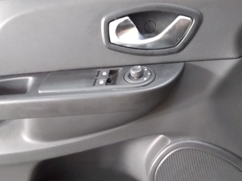 RENAULT CLIO IV BUSINESS 2015 - Photo n°9
