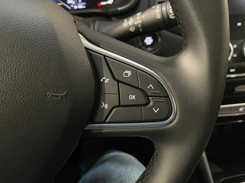 RENAULT MEGANE IV BERLINE 2021 - Photo n°26