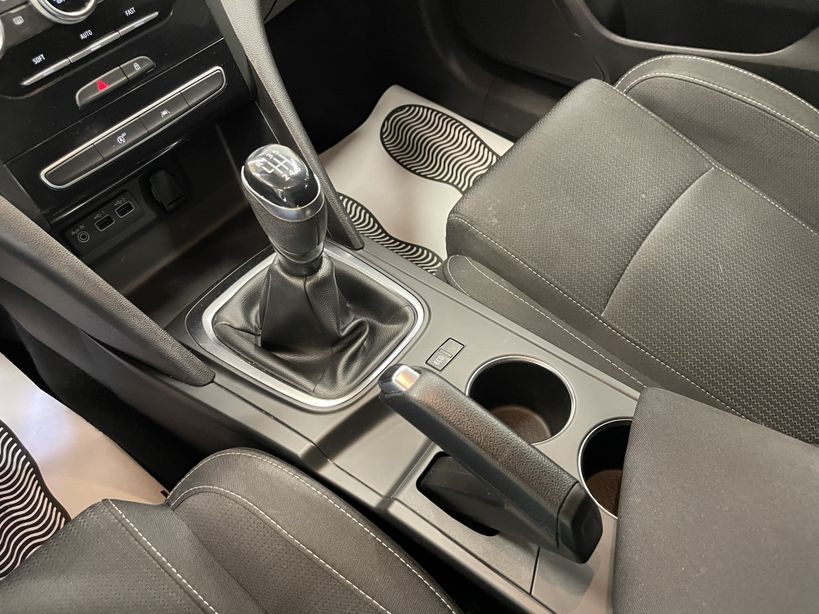 RENAULT MEGANE IV BERLINE 2022 - Photo n°23