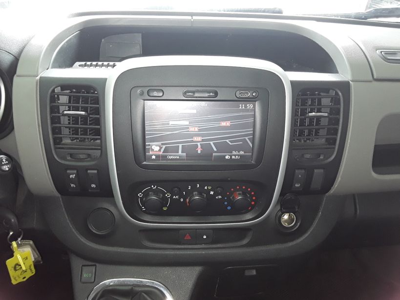 RENAULT TRAFIC III FG 2015 - Photo n°9