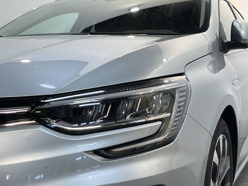 RENAULT MEGANE IV BERLINE 2021 - Photo n°8