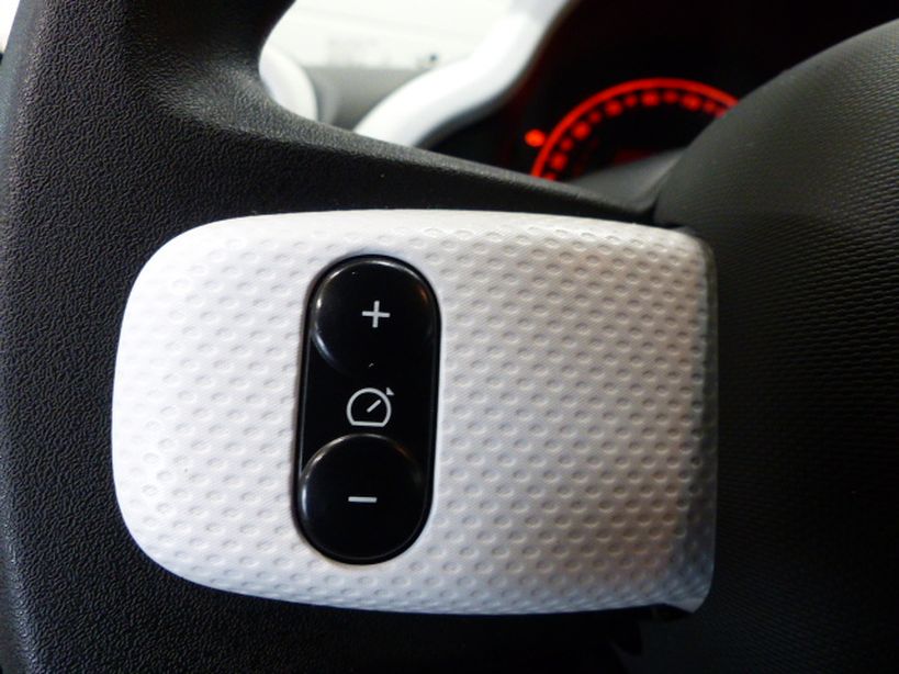 RENAULT TWINGO III 2019 - Photo n°17