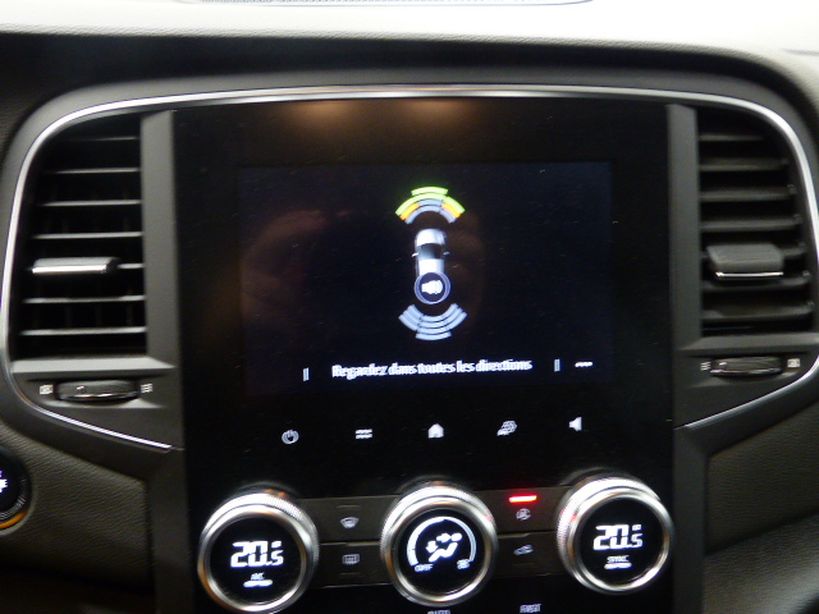 RENAULT MEGANE IV BERLINE 2021 - Photo n°12