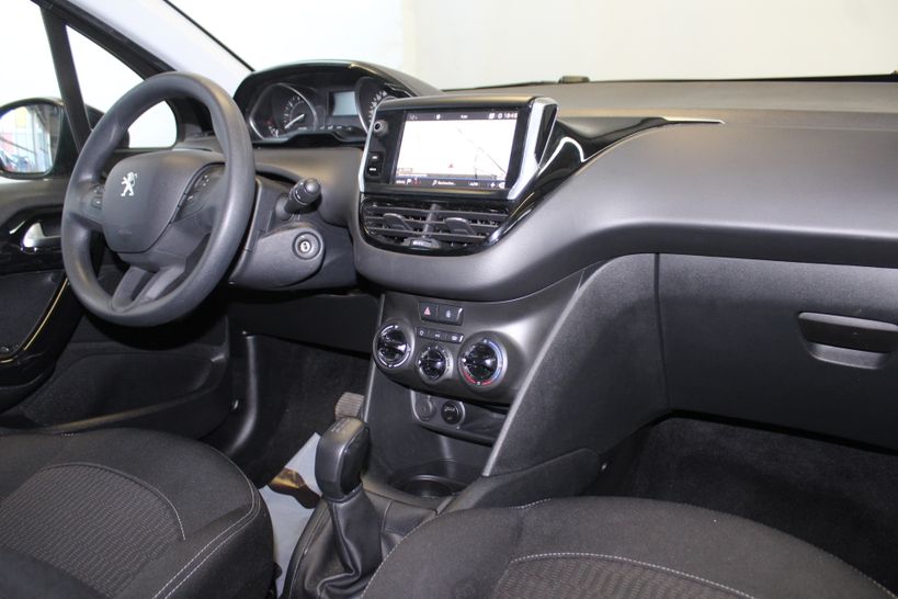 PEUGEOT 208 2018 - Photo n°5