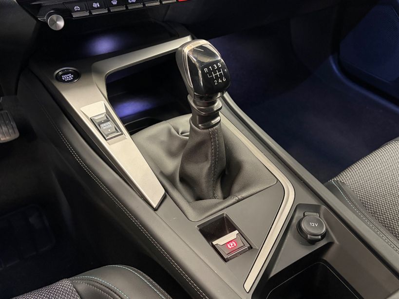 PEUGEOT 308 2023 - Photo n°20