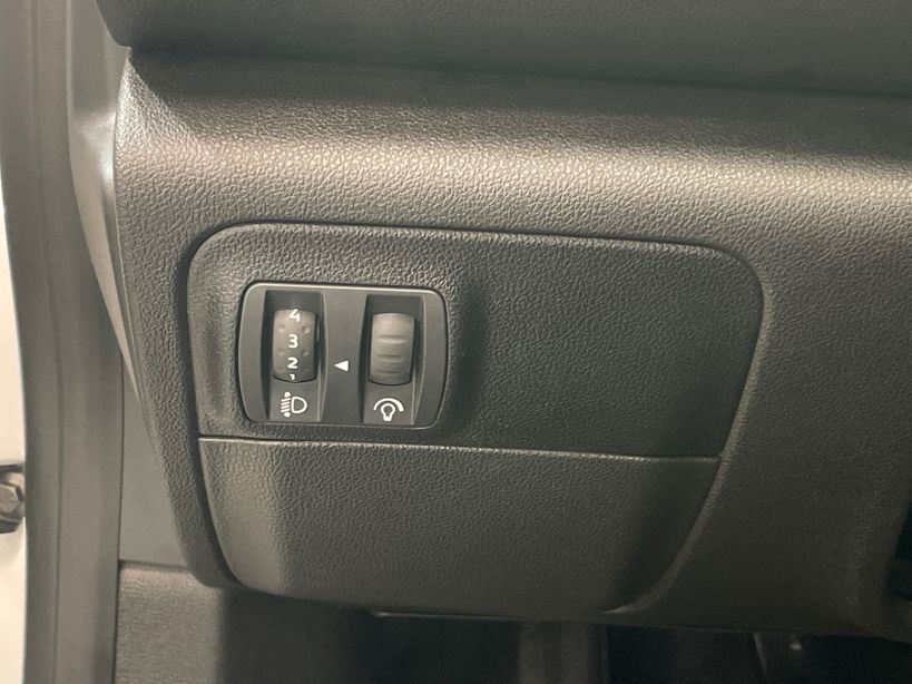 RENAULT MEGANE IV BERLINE 2021 - Photo n°22