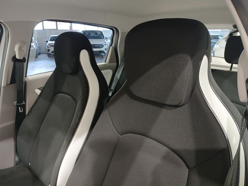 RENAULT ZOE 2017 - Photo n°25