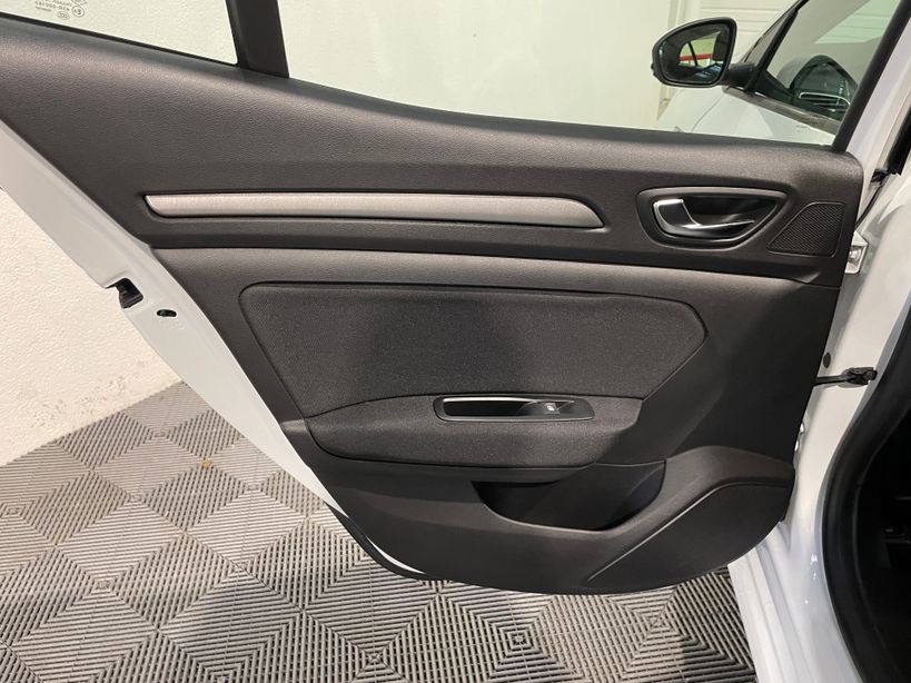 RENAULT MEGANE IV BERLINE 2022 - Photo n°16