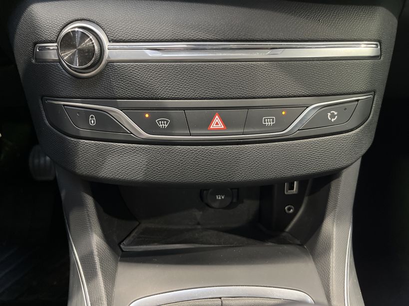 PEUGEOT 308 2016 - Photo n°17