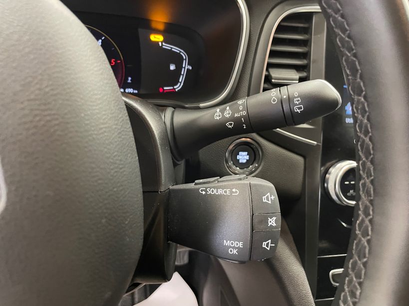 RENAULT MEGANE IV BERLINE 2021 - Photo n°21
