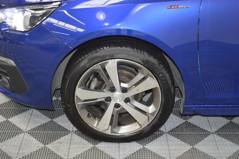 PEUGEOT 308 2019 - Photo n°2