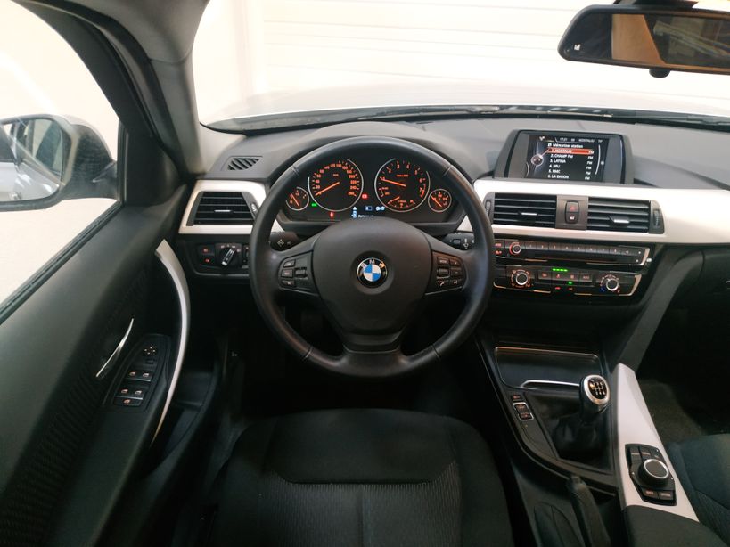 BMW SERIE 3 F30 LCI 2015 - Photo n°17