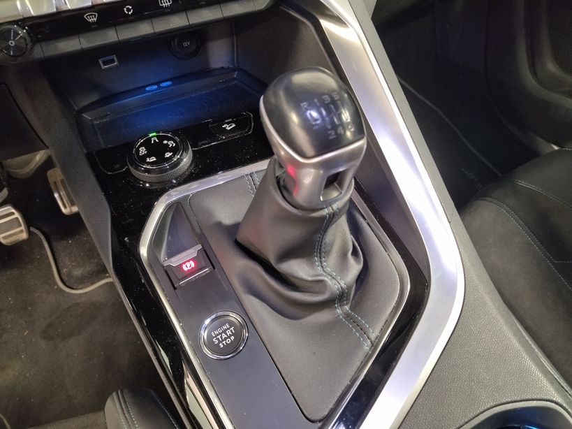 PEUGEOT 3008 2019 - Photo n°13