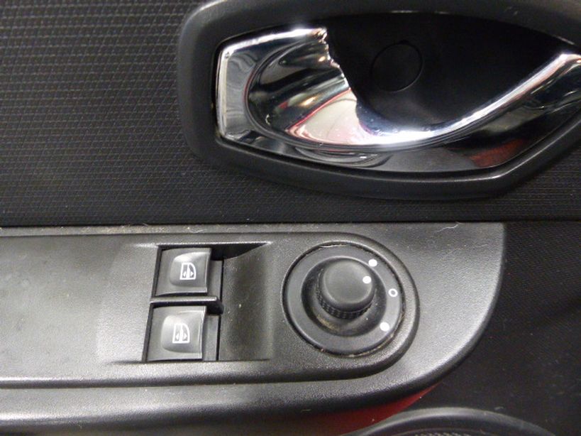 RENAULT CLIO IV ESTATE 2013 - Photo n°15