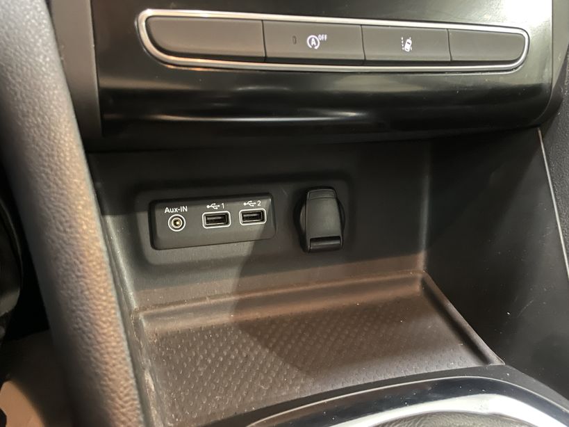 RENAULT MEGANE IV BERLINE 2021 - Photo n°25