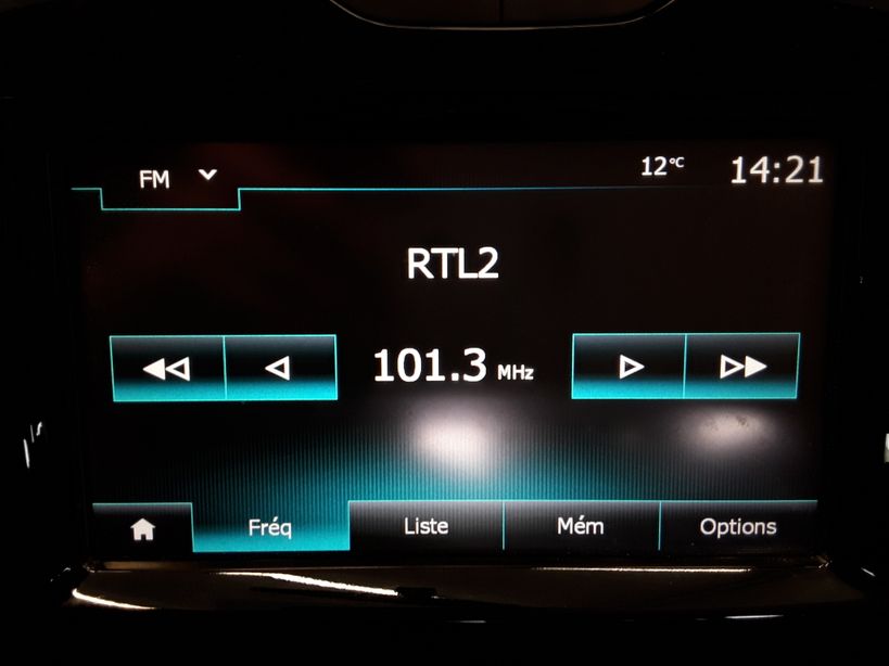 RENAULT CLIO IV ESTATE 2017 - Photo n°17