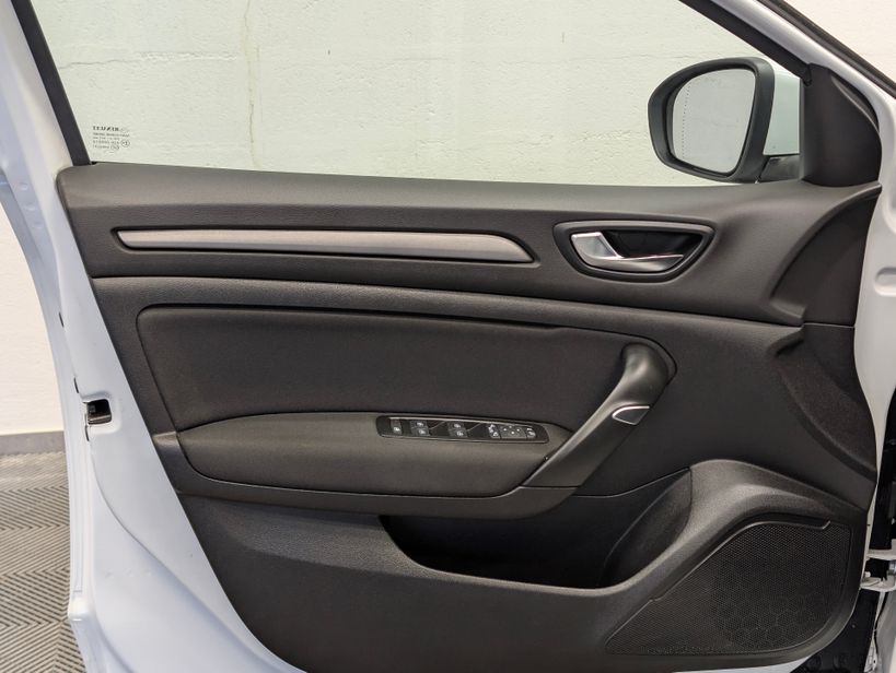 RENAULT MEGANE IV BERLINE 2021 - Photo n°10