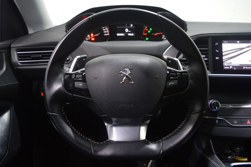 PEUGEOT 308 2018 - Photo n°11