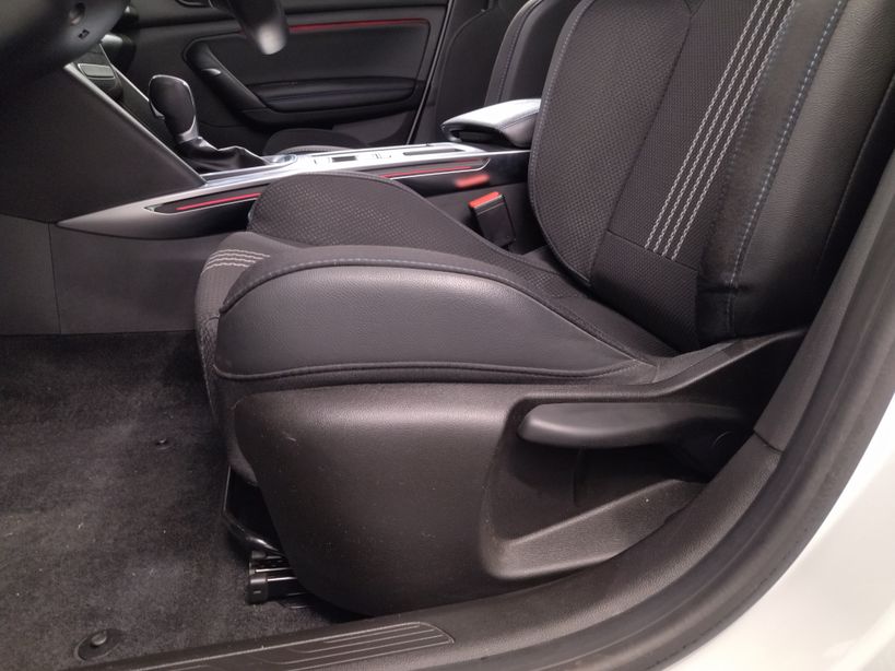RENAULT MEGANE IV BERLINE 2020 - Photo n°24