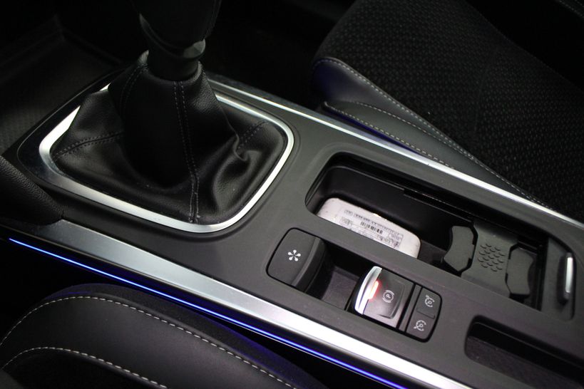 RENAULT MEGANE IV BERLINE 2017 - Photo n°3