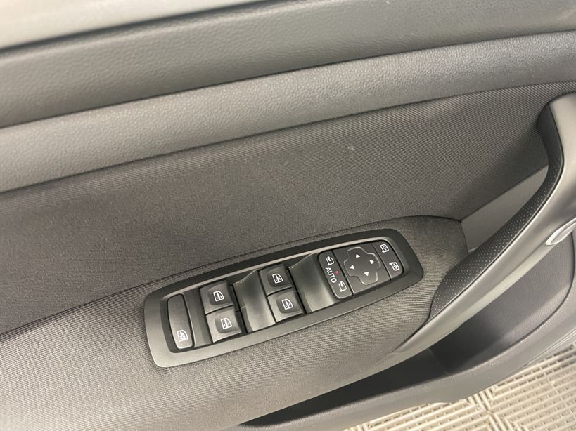 RENAULT MEGANE IV BERLINE 2022 - Photo n°23