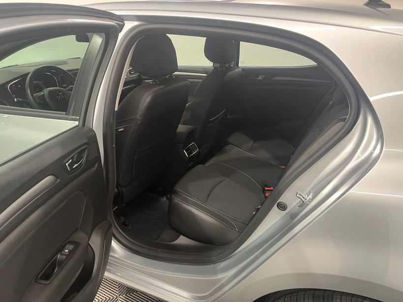 RENAULT MEGANE IV BERLINE 2022 - Photo n°31