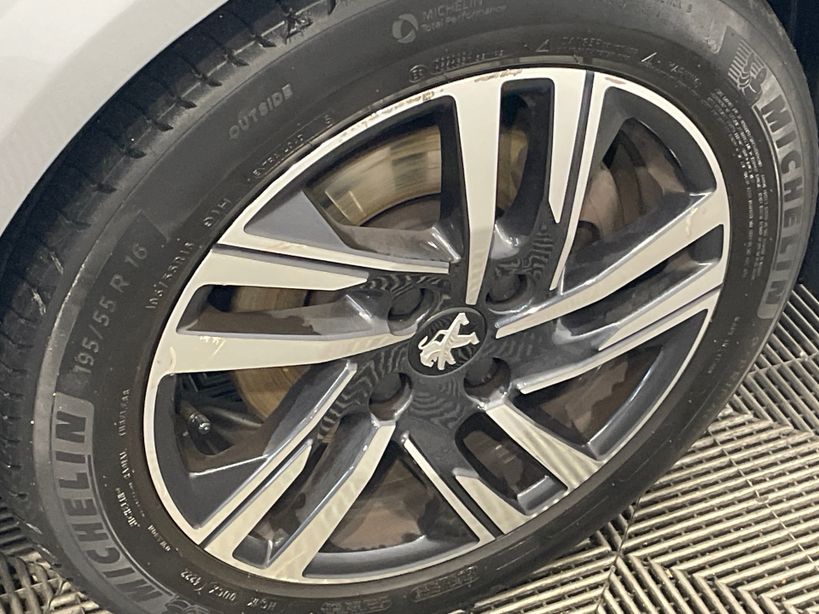 PEUGEOT 208 2023 - Photo n°6