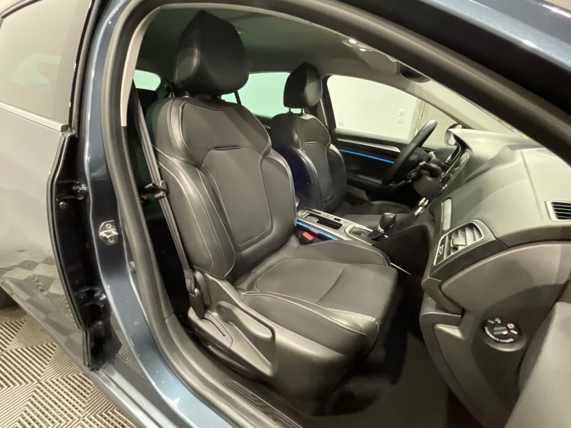 RENAULT MEGANE IV BERLINE 2023 - Photo n°43