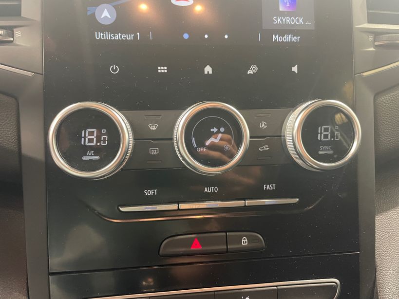 RENAULT MEGANE IV BERLINE 2021 - Photo n°24
