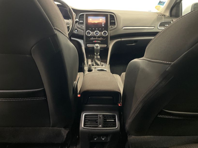 RENAULT MEGANE IV BERLINE 2021 - Photo n°38