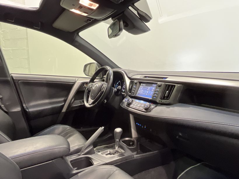 TOYOTA RAV4 HYBRIDE RC18 PRO 2019 - Photo n°20
