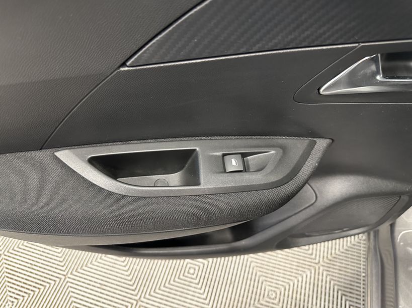 PEUGEOT 2008 BUSINESS 2021 - Photo n°27
