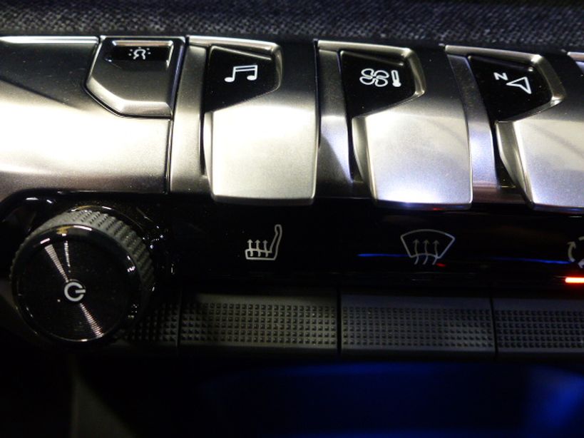 PEUGEOT 3008 2019 - Photo n°15