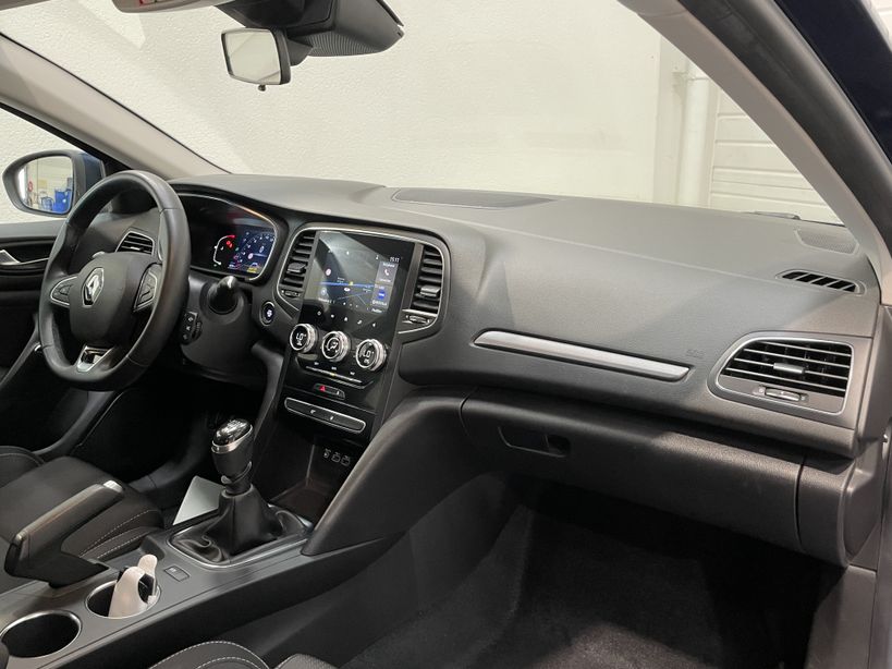 RENAULT MEGANE IV BERLINE 2021 - Photo n°9