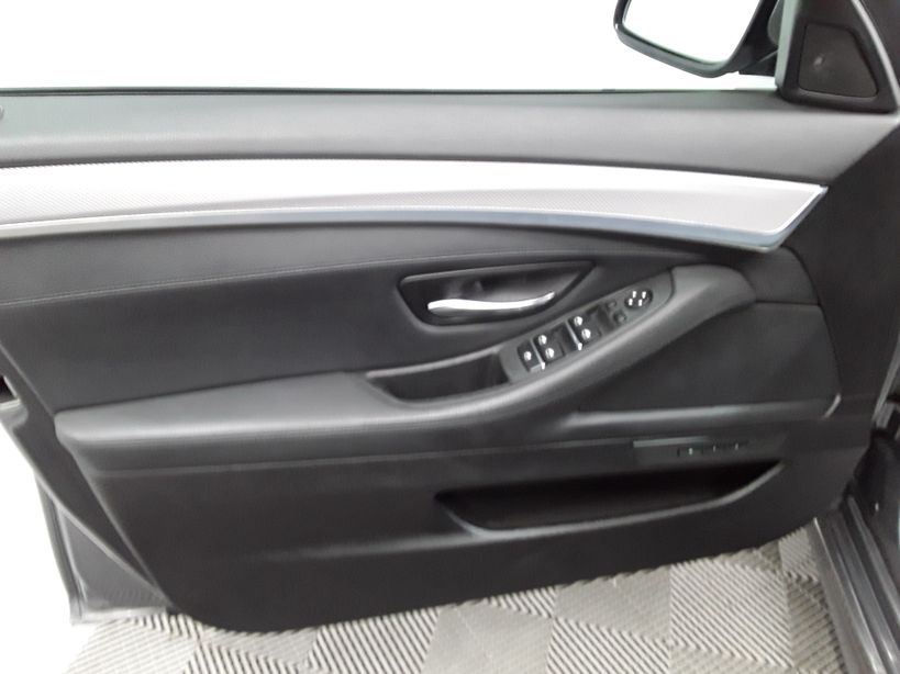 BMW SERIE 5 TOURING F11 2013 - Photo n°13