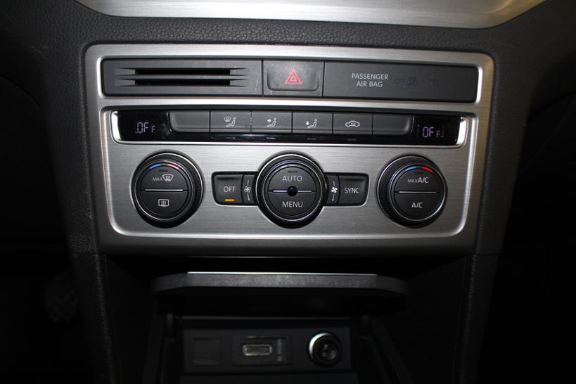 VOLKSWAGEN GOLF SPORTSVAN 2014 - Photo n°16