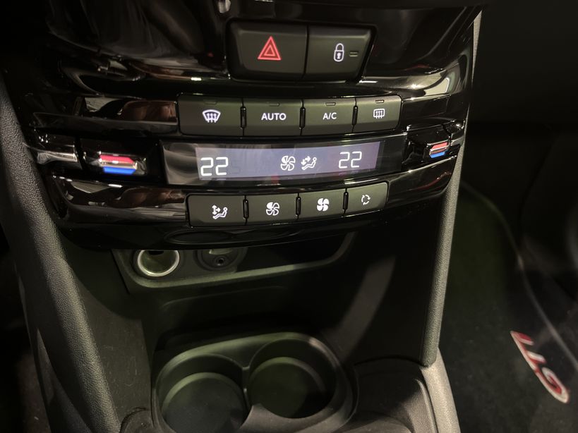 PEUGEOT 208 2014 - Photo n°18