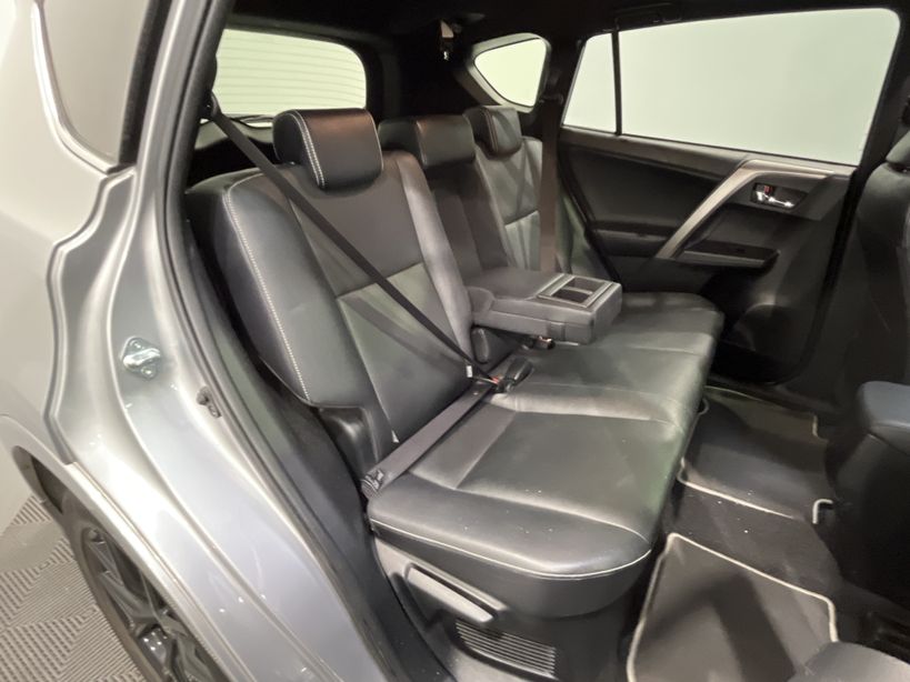 TOYOTA RAV4 HYBRIDE RC18 PRO 2019 - Photo n°38