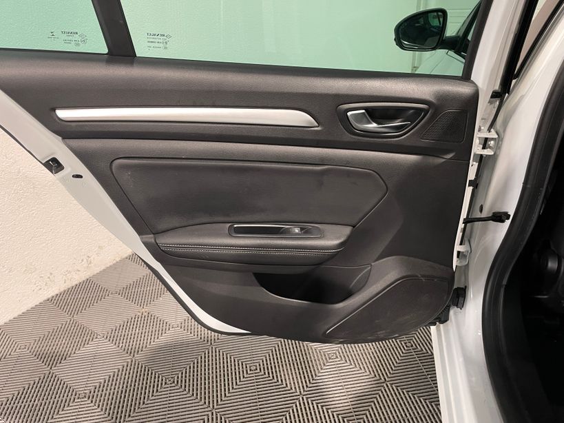 RENAULT MEGANE IV ESTATE 2022 - Photo n°17